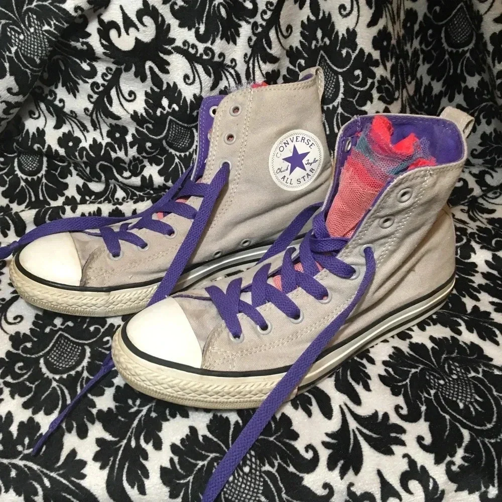 Converse adorable juniors size 5 sneaker